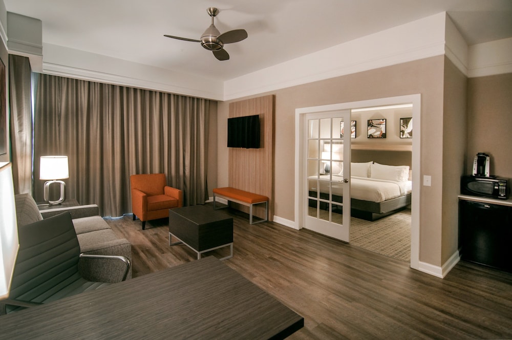 Holiday Inn Baton Rouge College Drive I-10 37/68