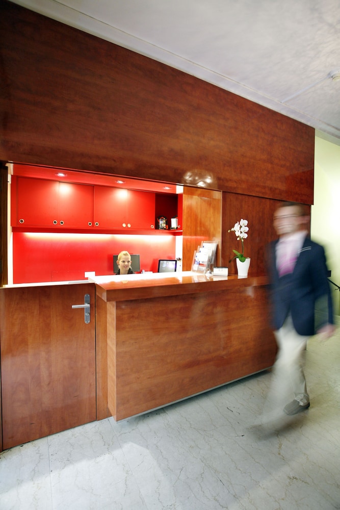 De La Paix Hotel 7/43