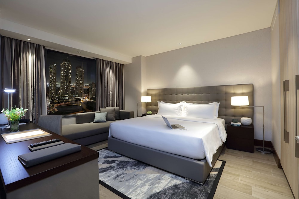 Makati Diamond Residences 10/42