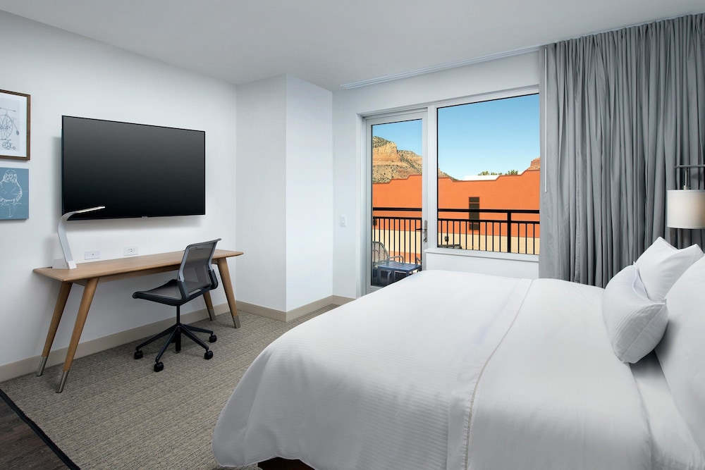 ROOM, KING BED