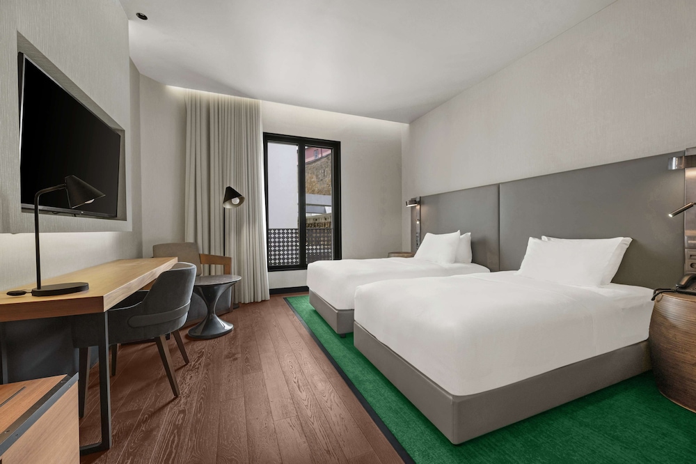 ROOM, TWIN BEDS