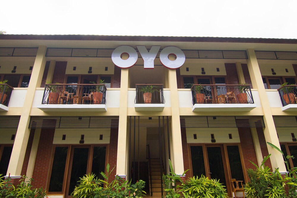 Oyo 261 Sasono Putro Guest House 2/22