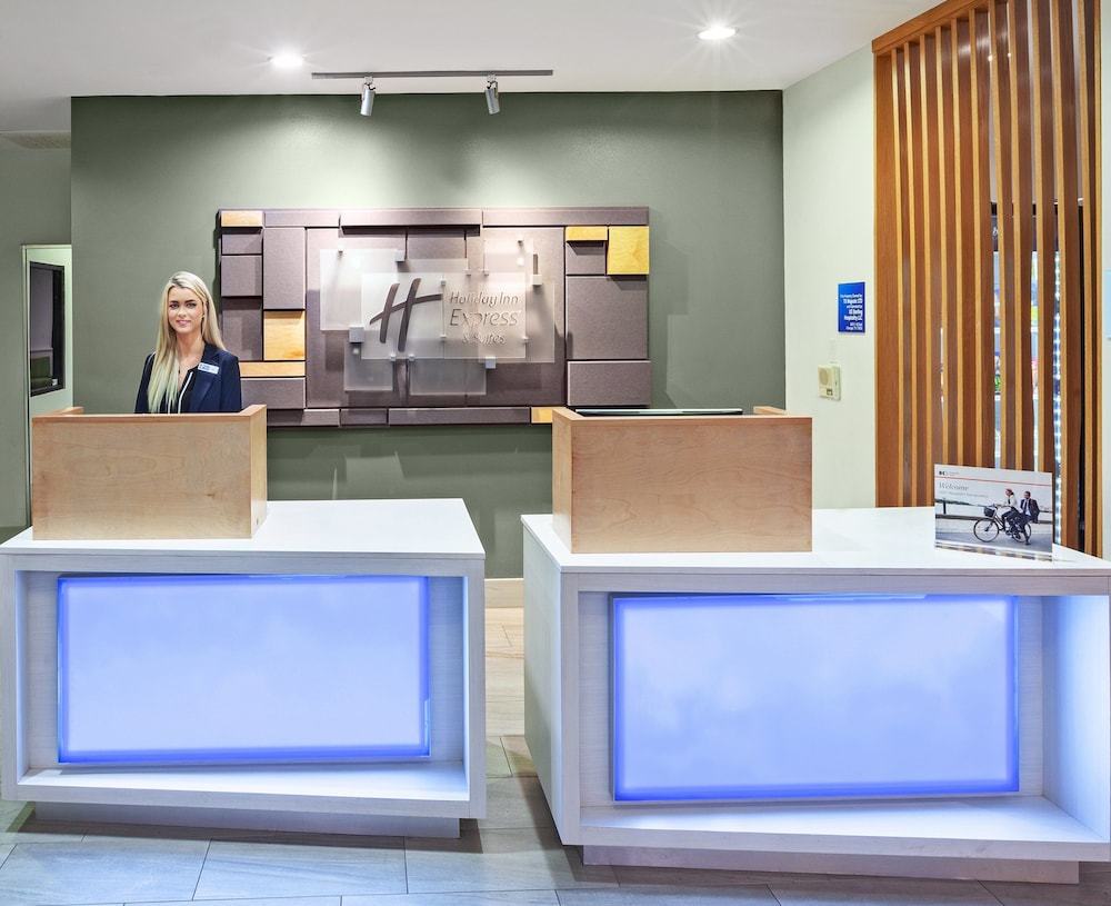 Holiday Inn Express Hotel Suites Orange 13/70