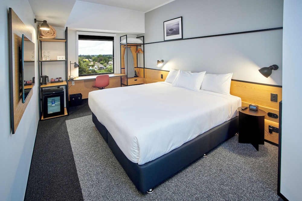 Ibis Hamilton Tainui 18/57