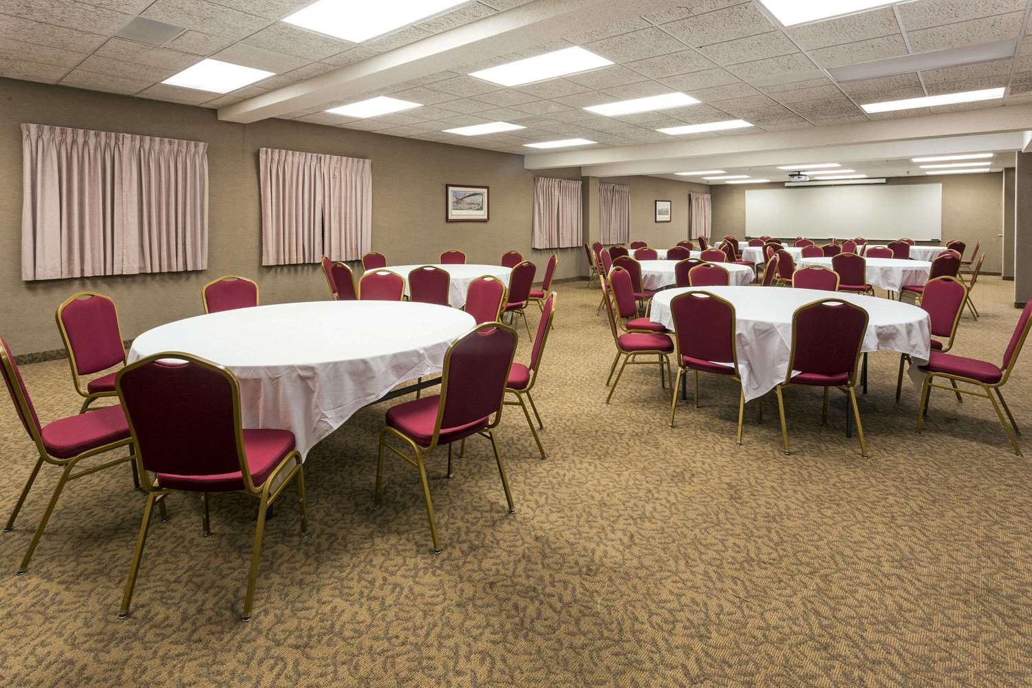 Ramada By Wyndham Bettendorf 13/17