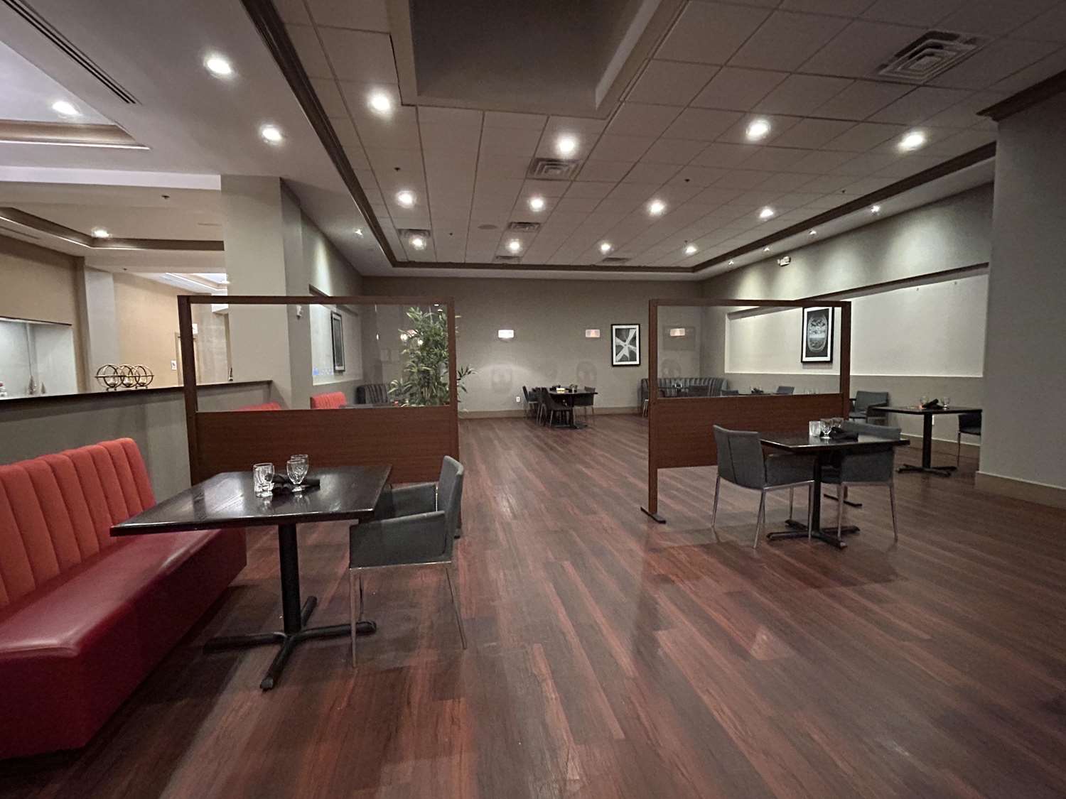 Skyline Hotel Detroit Airport, SureStay Collection by BW 16/21