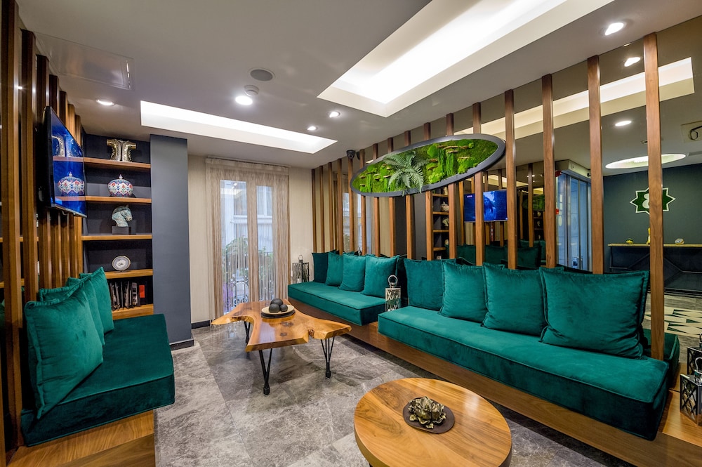 Bizim Hotel 48/64