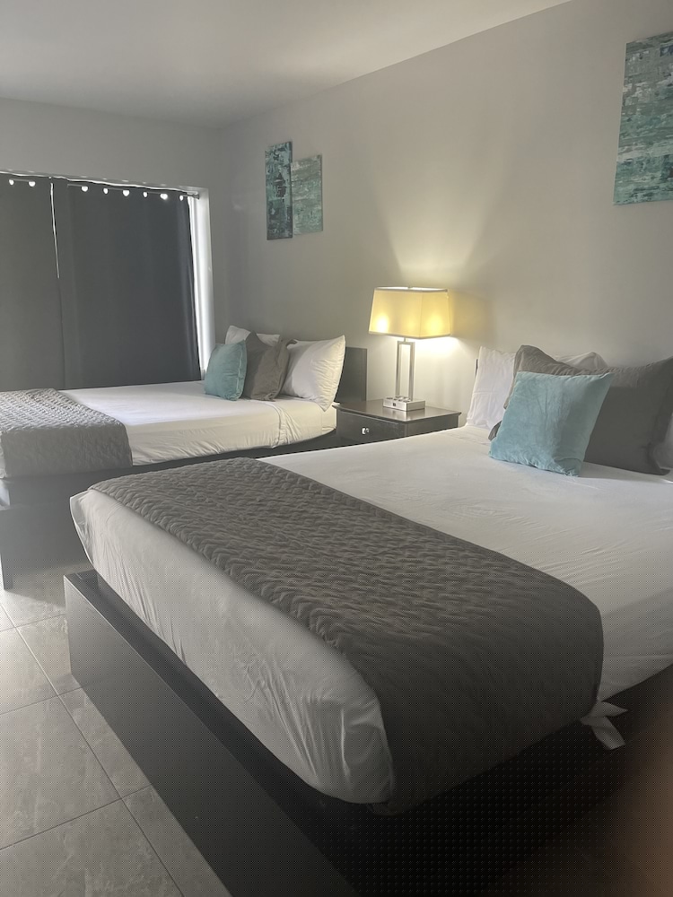 Up Midtown (ex. Wishes Hotel Biscayne) 29/55