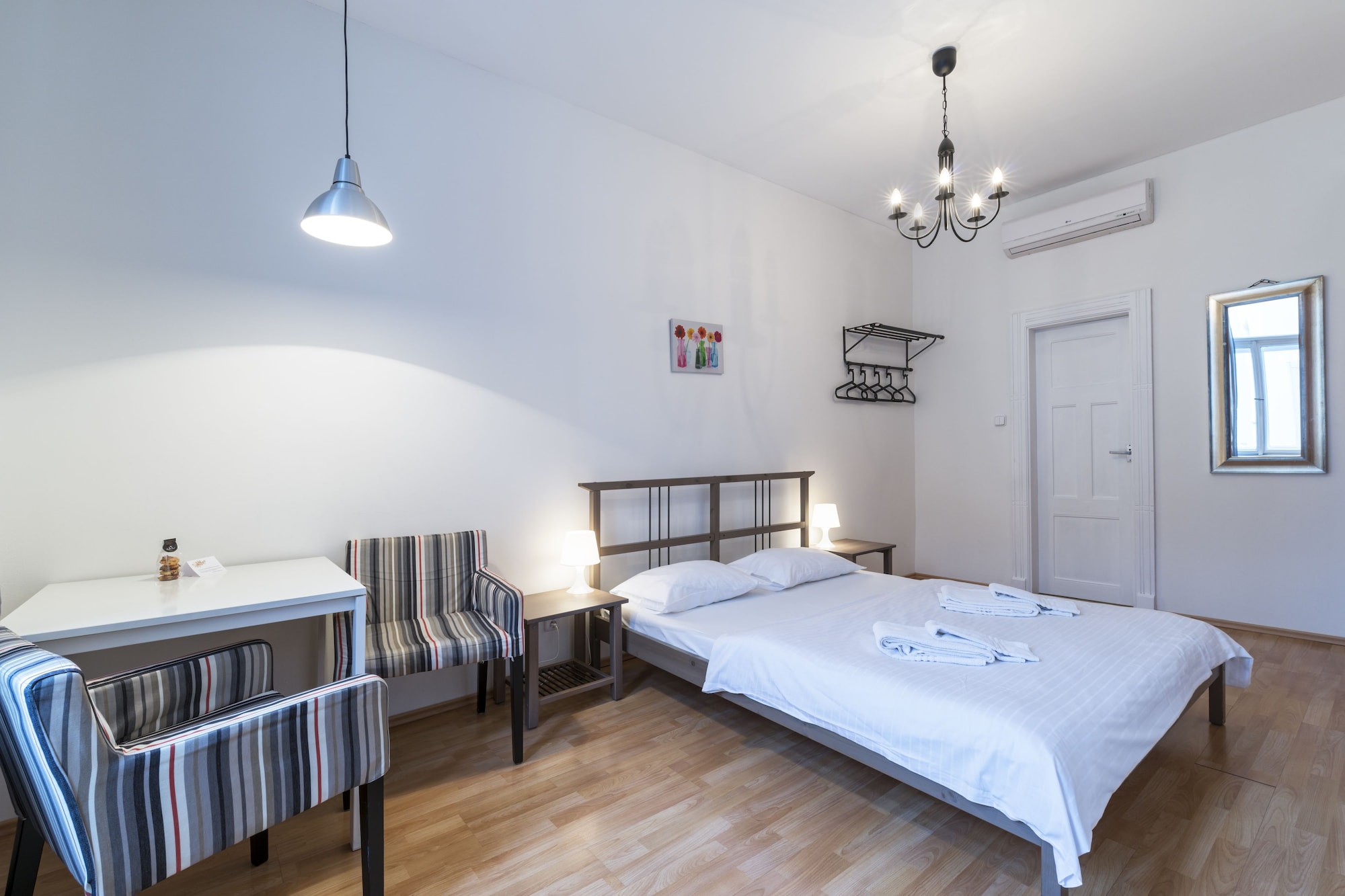 FAMILY, APARTMENT, KING BED, SOFA, KITCHENETTE