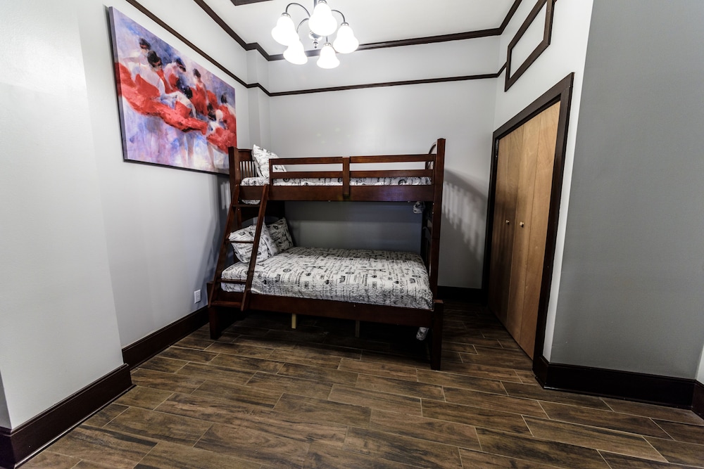 Hotel Defuniak 16/36