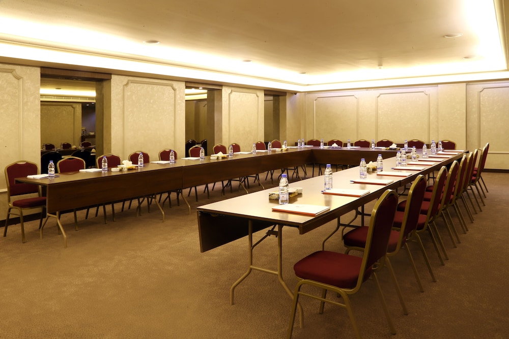 Lancaster Hotel Raouche 54/68