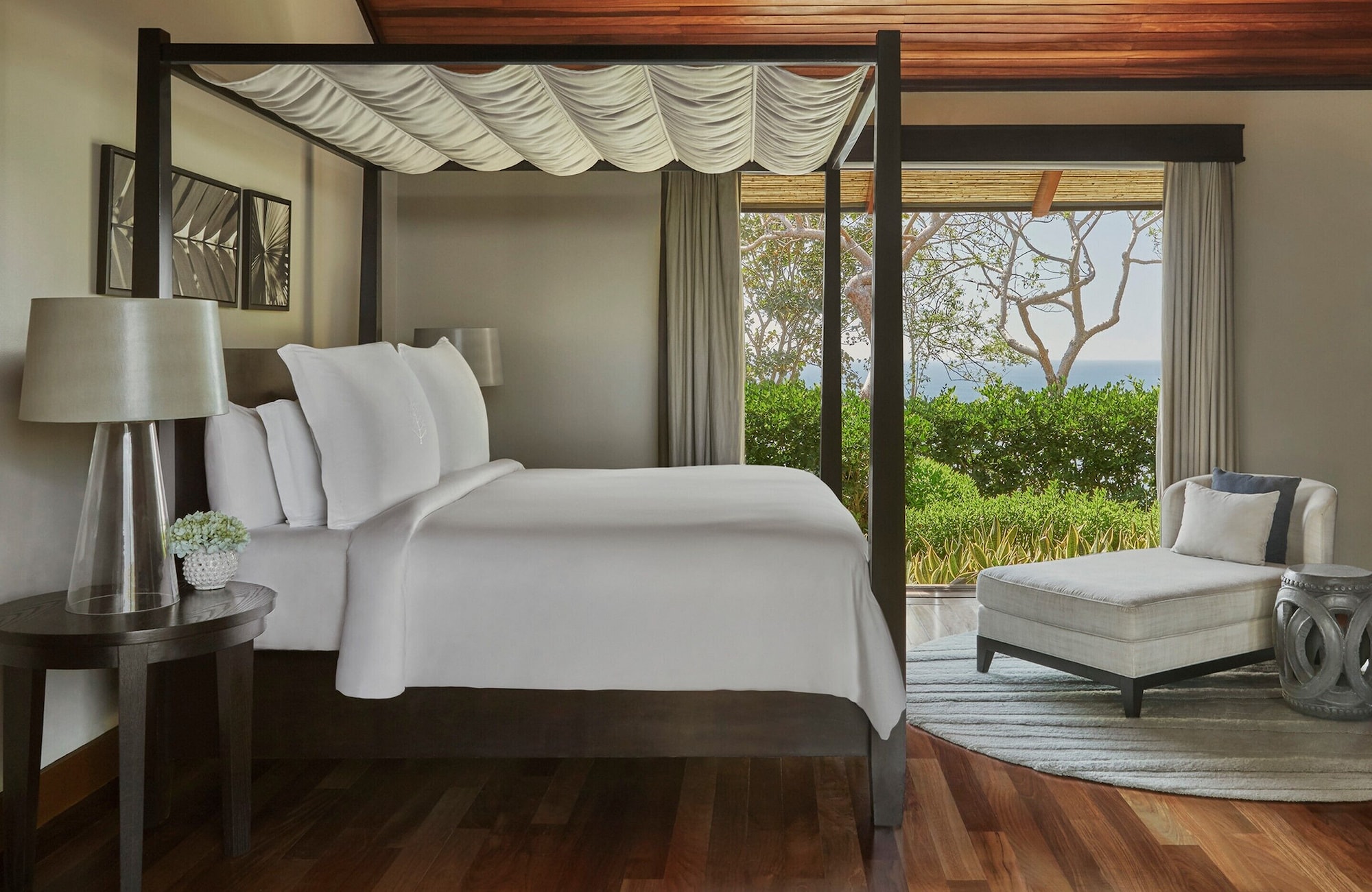 4 Bedrooms, Residence, 2 Double Beds, 3 King Beds, Sea Front