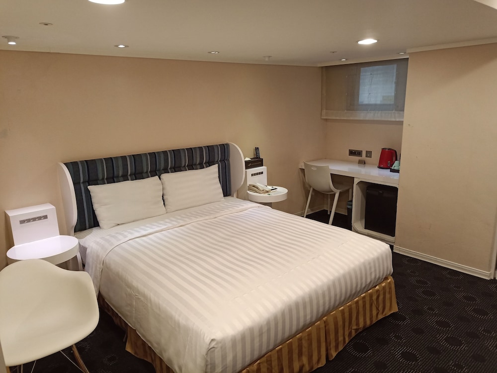 Ximen Airline Hotel 9/45