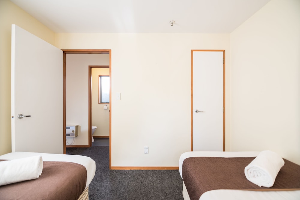 Central Park Motor Lodge 7/47