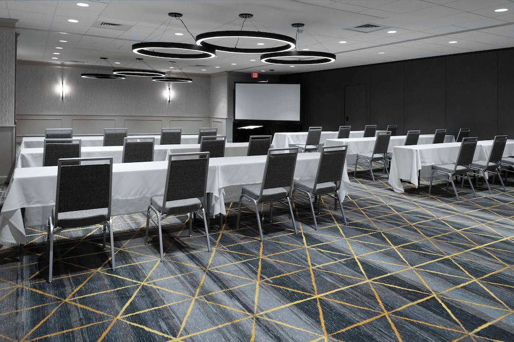 Holiday Inn Hotel & Suites Marlborough 52/59
