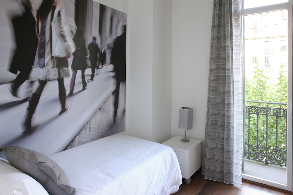 MH Apartments Suites 7/27