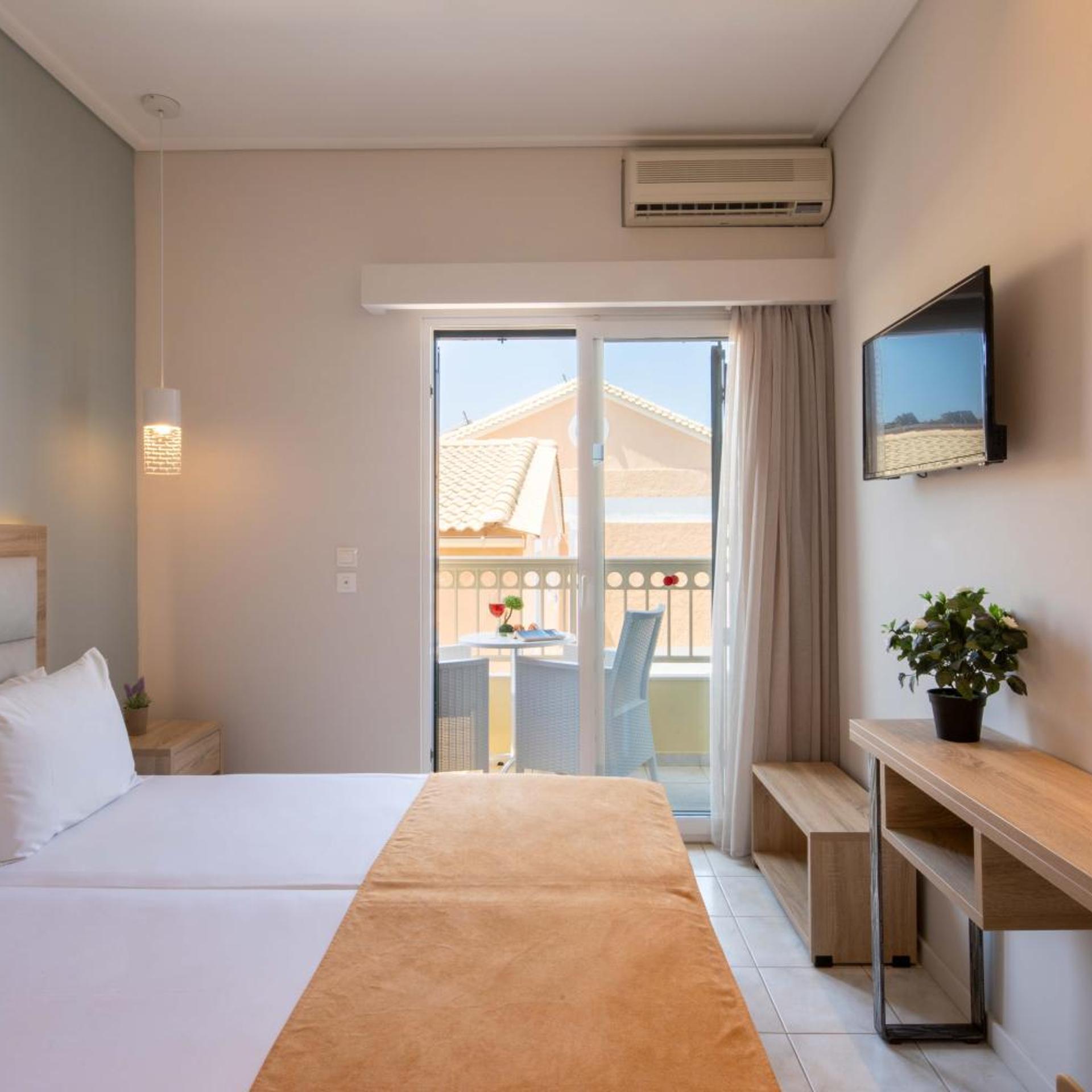 Rossis Beach Hotel 17/58