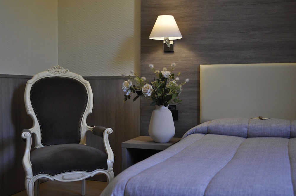 Hotel Est 16/42