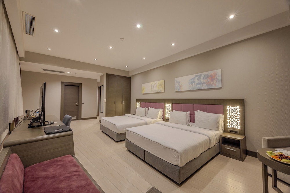 Family, 2 Double Beds, Hilly Hotel 6/10