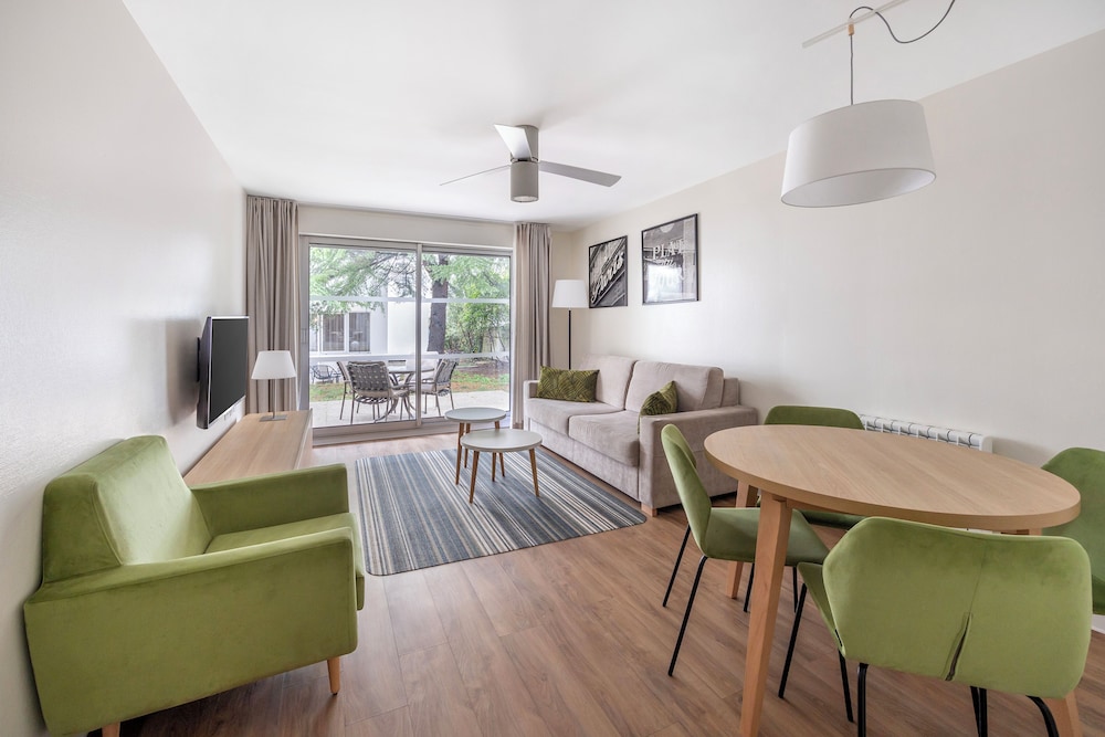 Royal Regency Paris Vincennes 24/50