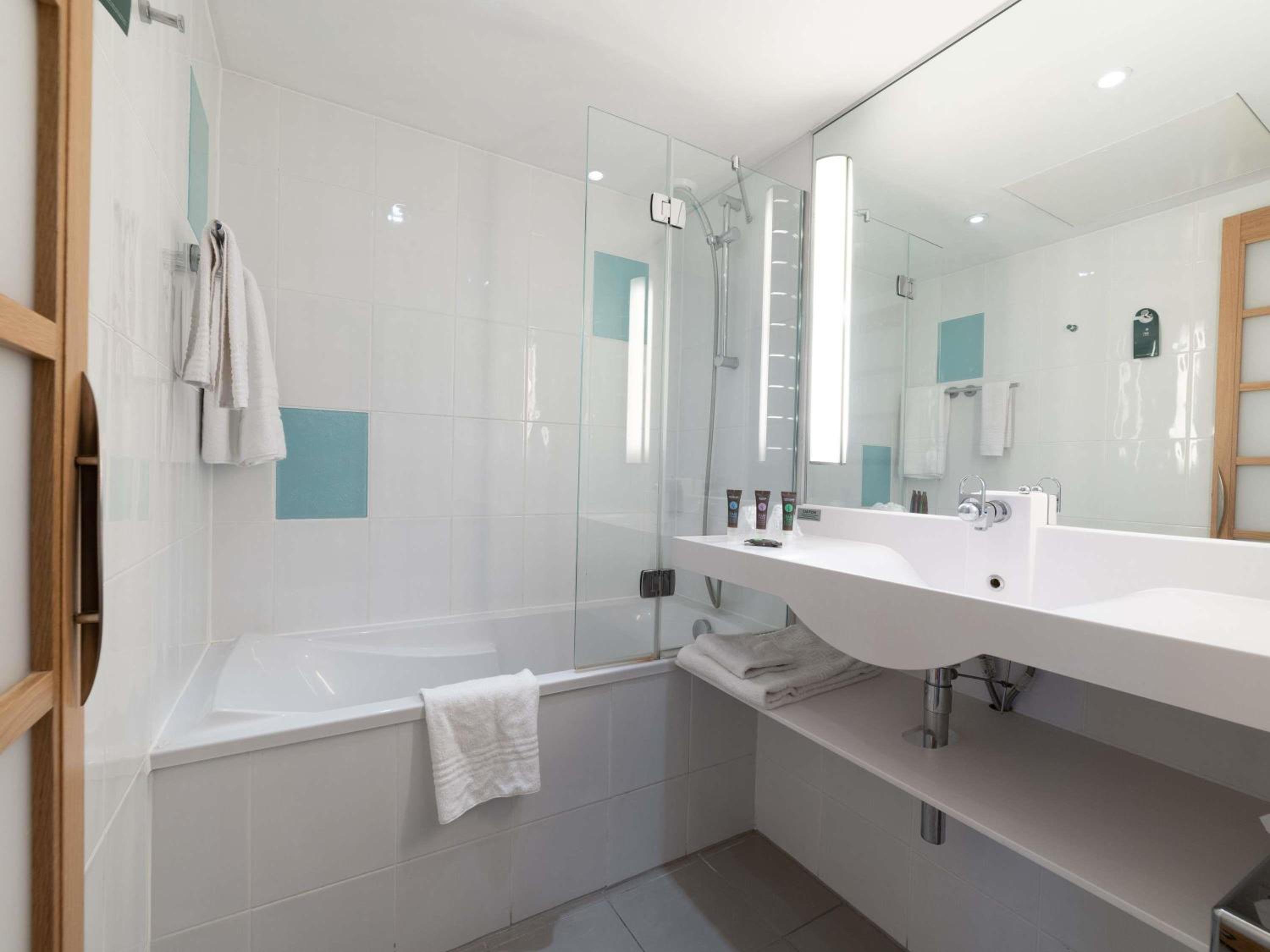 غرفة بسرير كوين مع أريكة، Novotel Southampton 4/6