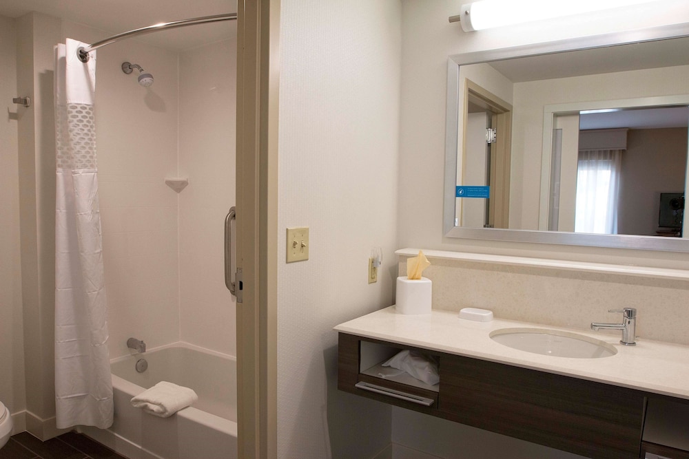 Hampton Inn & Suites Boone 12/55