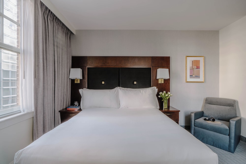 غرفة سوبيريور بسرير كوين بمطبخ صغير، Club Quarters Hotel Downton Houston 3/7
