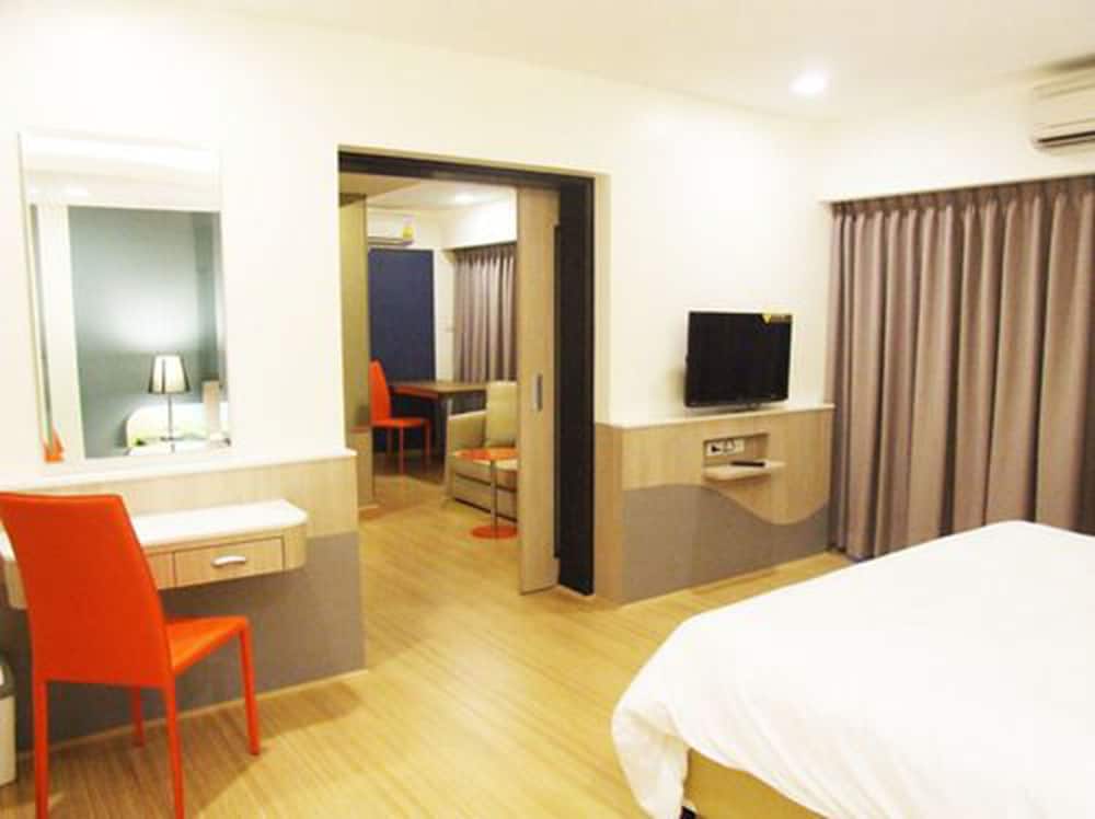 Grand Tower Inn Sathorn 23/49