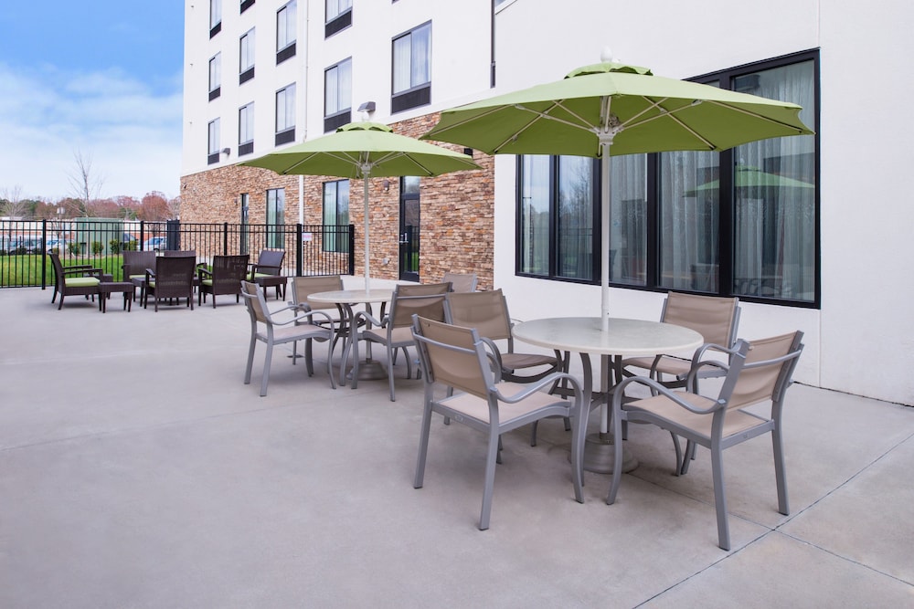 Holiday Inn Express Suites Monroe 50/58