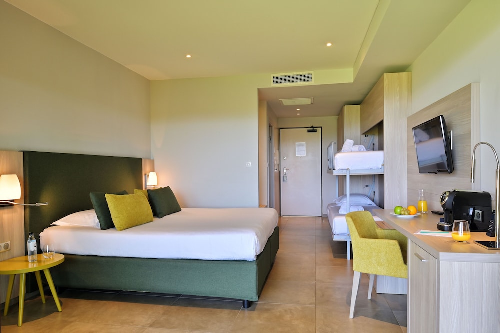 Superior, Family, 1 Double and 2 Bunk Beds, Sea View