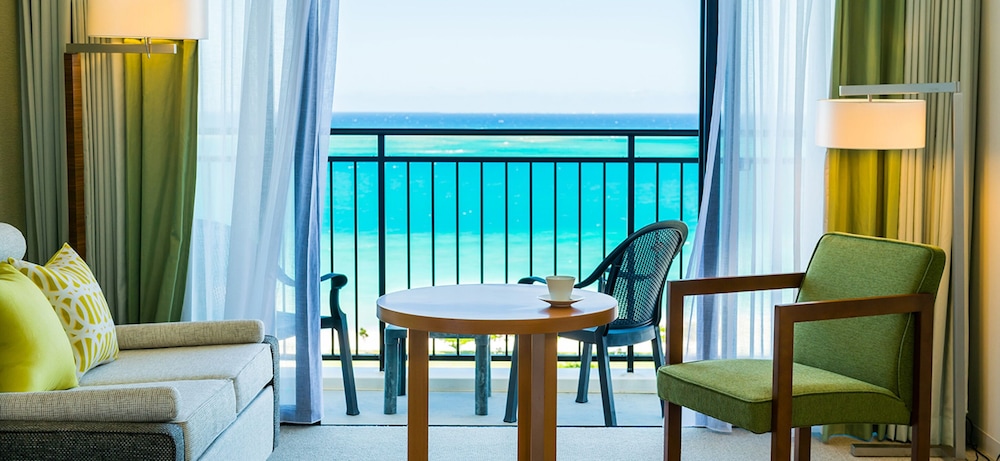 Southern Beach Hotel and Resort Okinawa 48/74