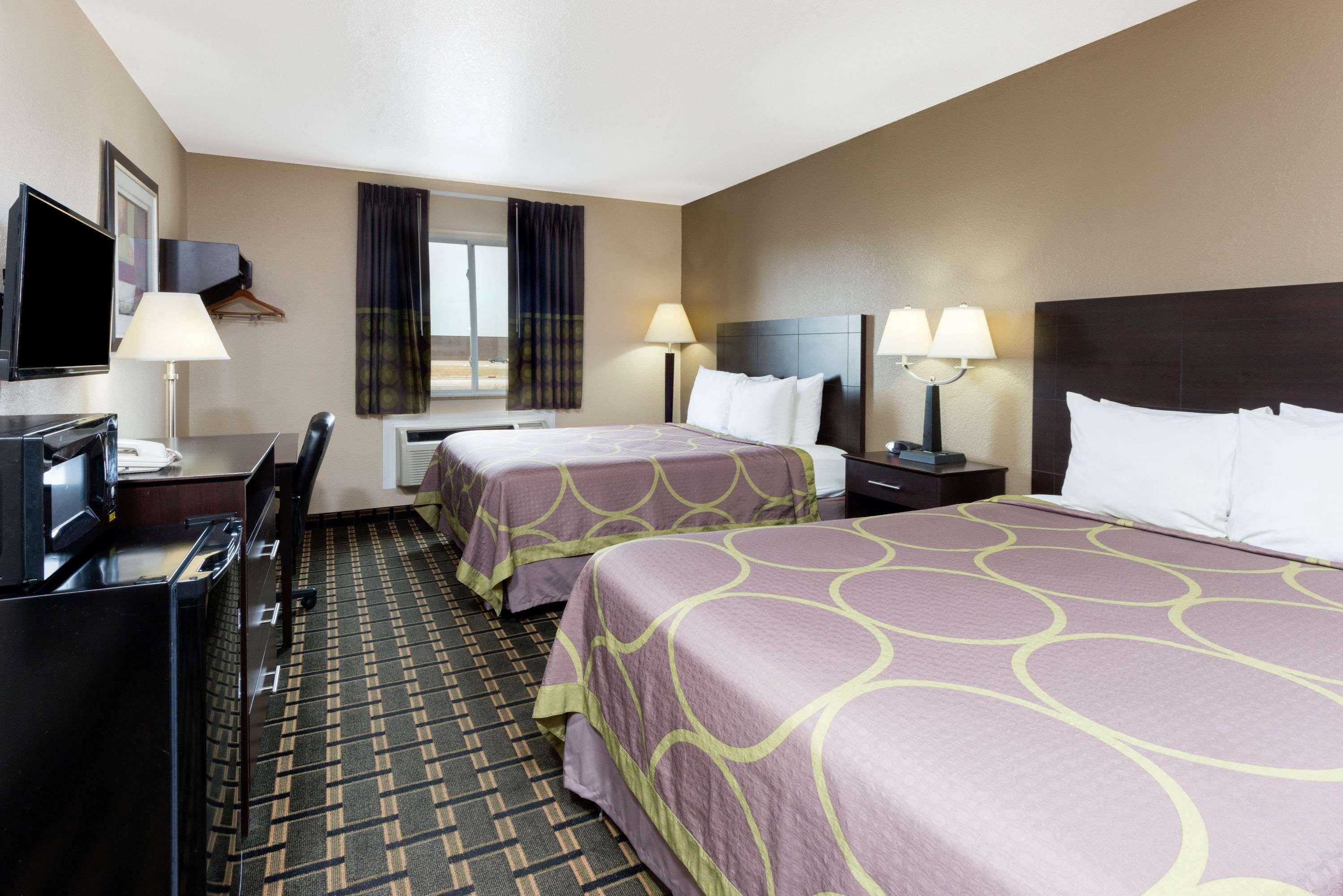Super 8 by Wyndham Springfield East 13/30