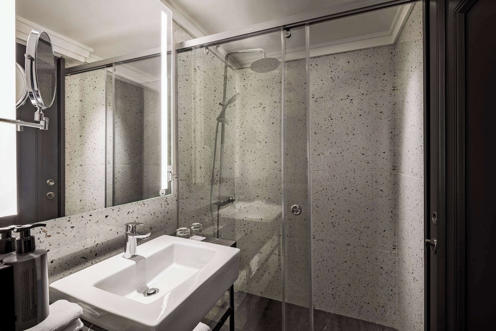 Ramada Encore by Wyndham Indore Nipania 40/44