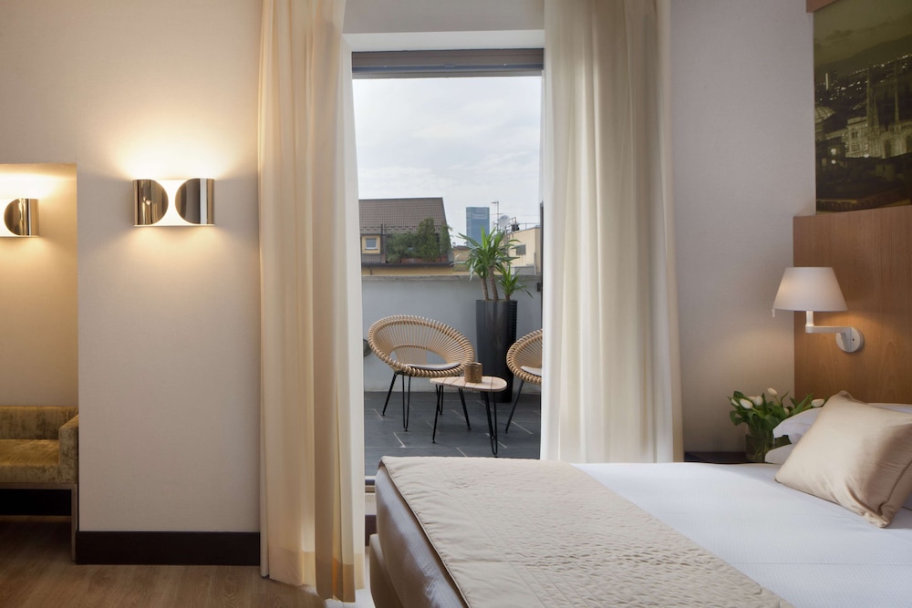 DELUXE, DOUBLE OR TWIN BED, BALCONY