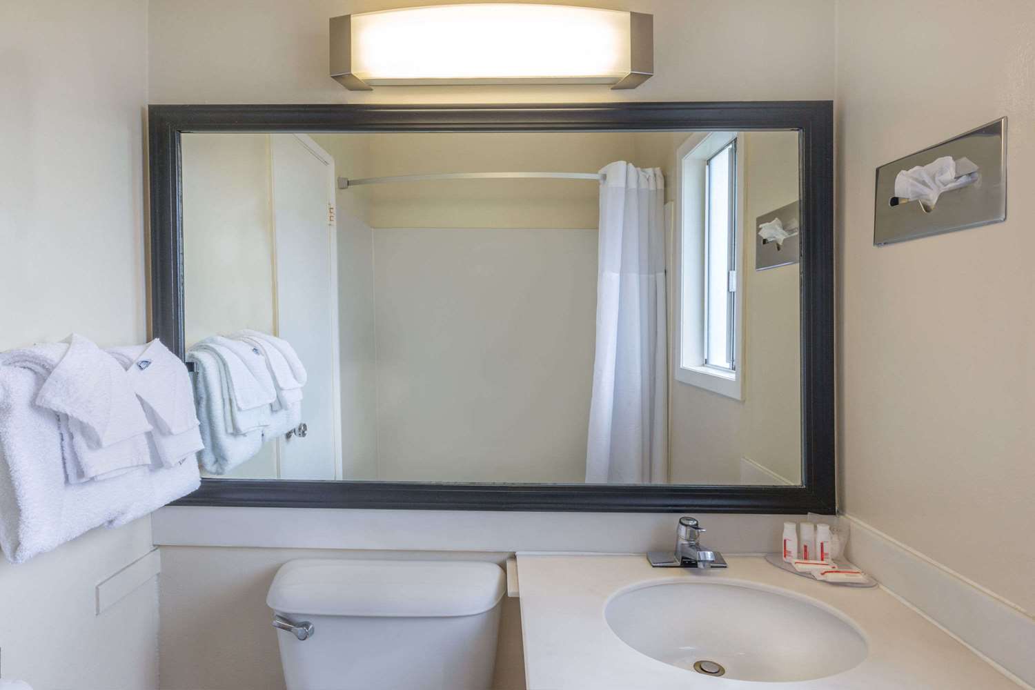 Travelodge By Wyndham Santa Rosa Wine Country 16/17