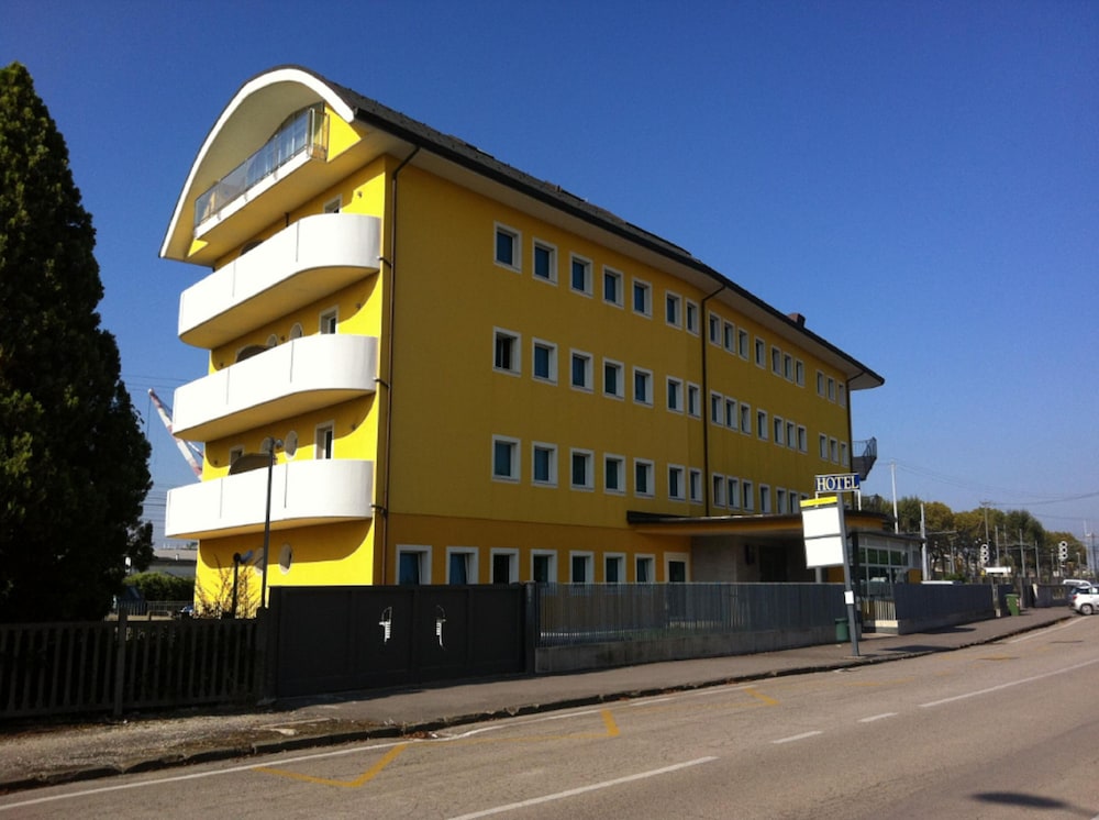 Hotel Alveri 2/34