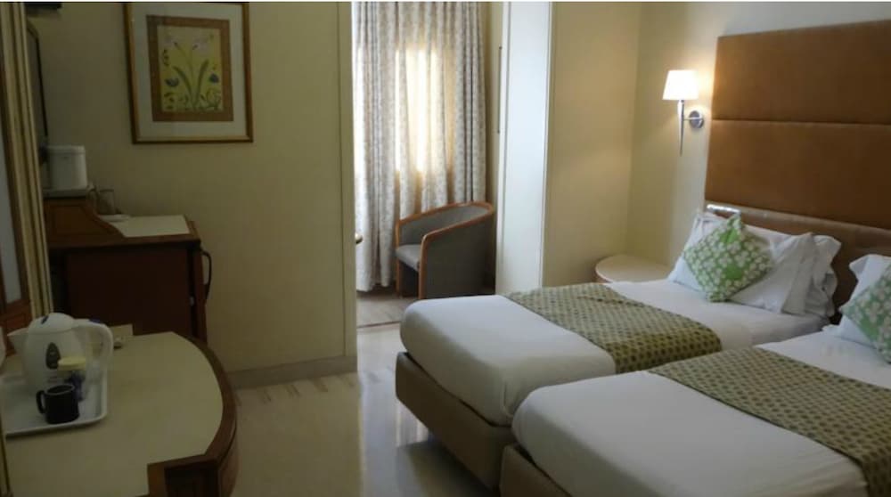 Regent Hotel 15/38