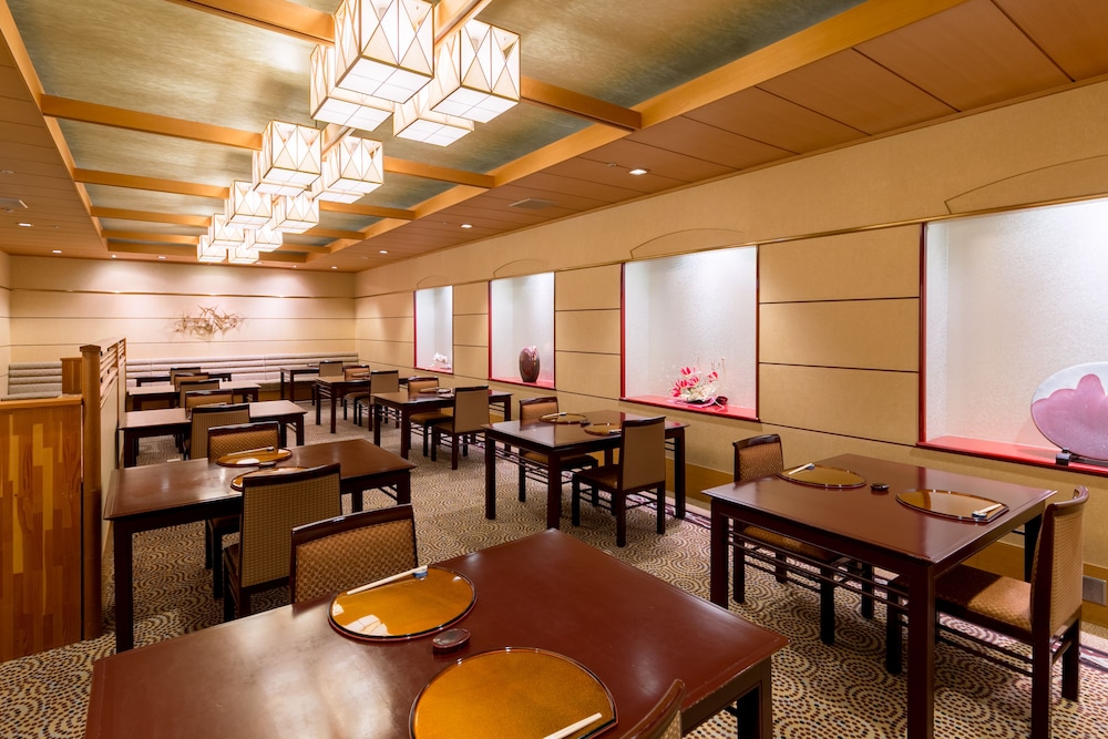 Naspa New Otani Hotel 56/75
