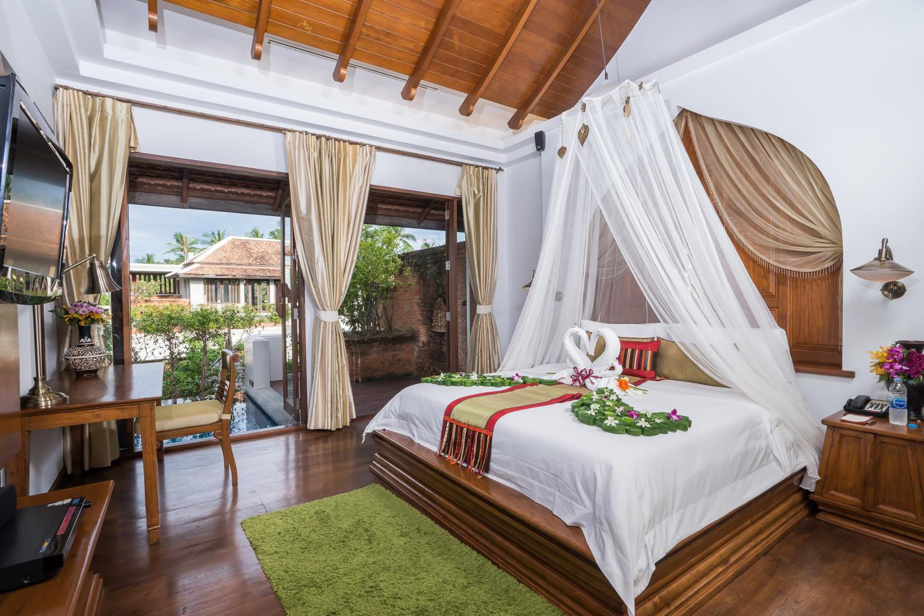 Pool, Villa, King Bed, Garden View