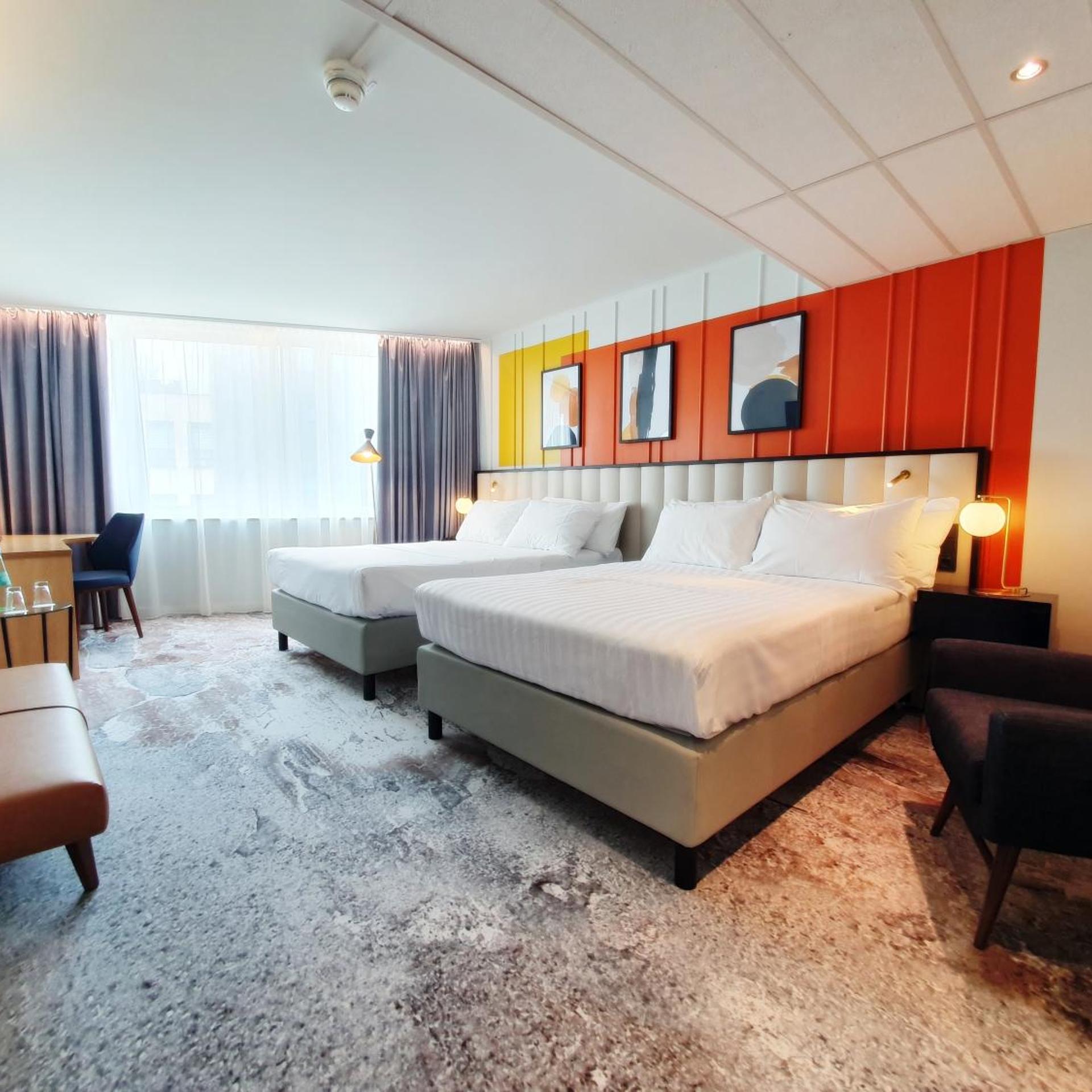 Premium, King Bed, 2 Queen Beds
