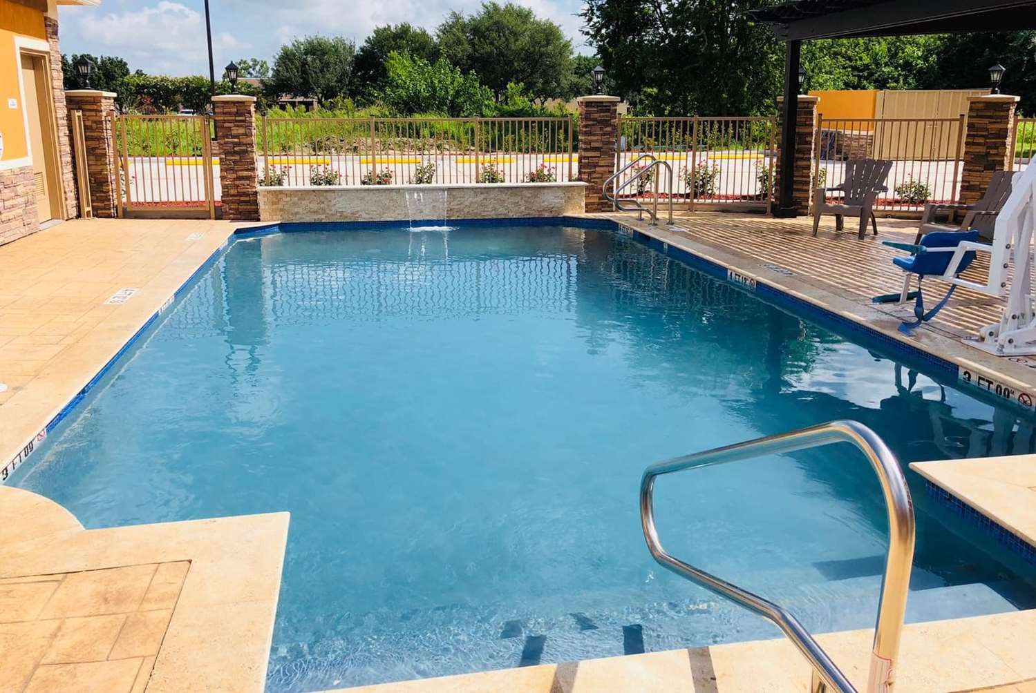 Super 8 by Wyndham Houston Northwest Cypress 17/32