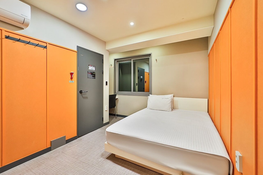 Top Motel 10/50