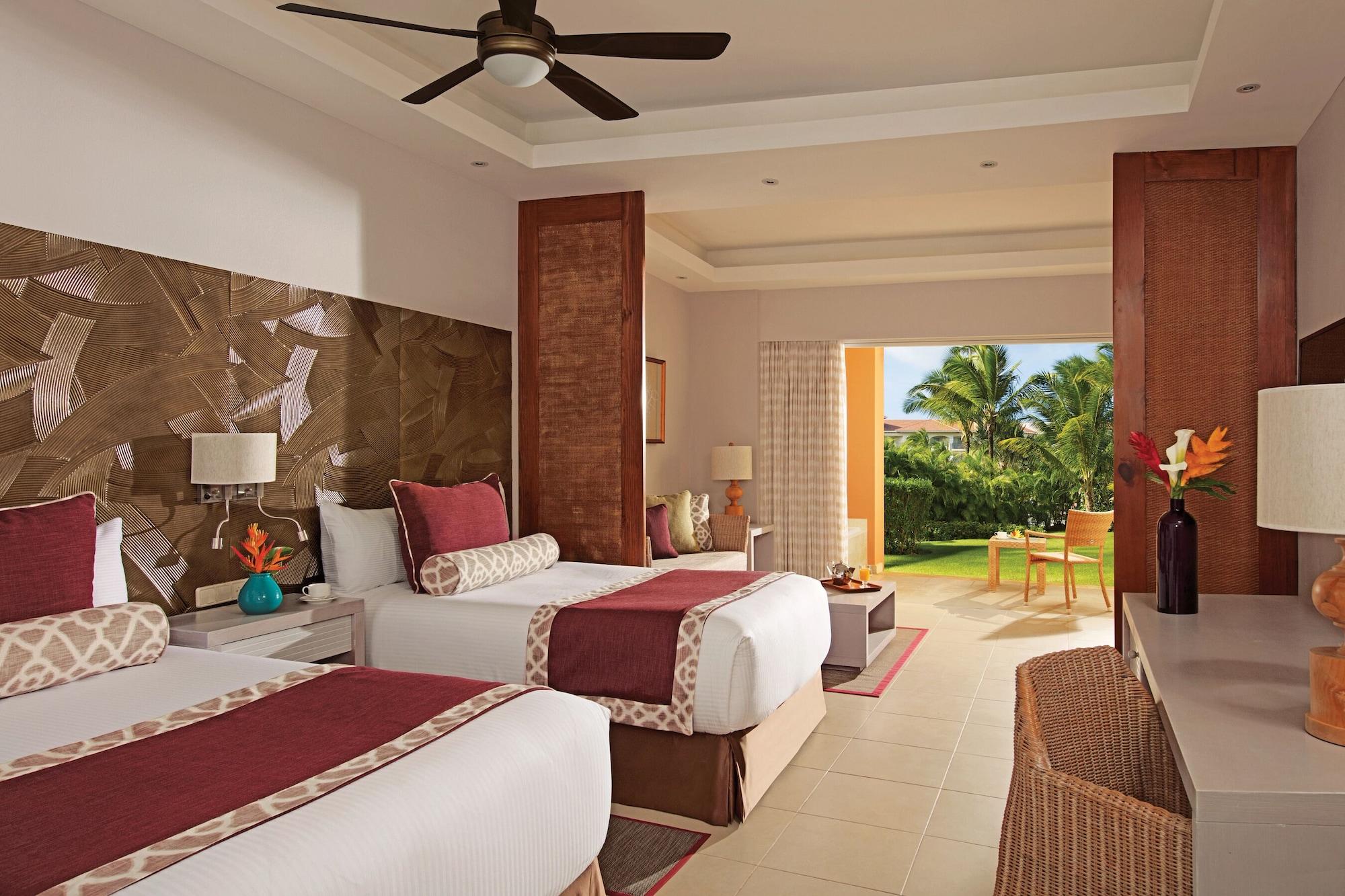 Preferred Club, Deluxe, Double Bed, Partial Ocean View