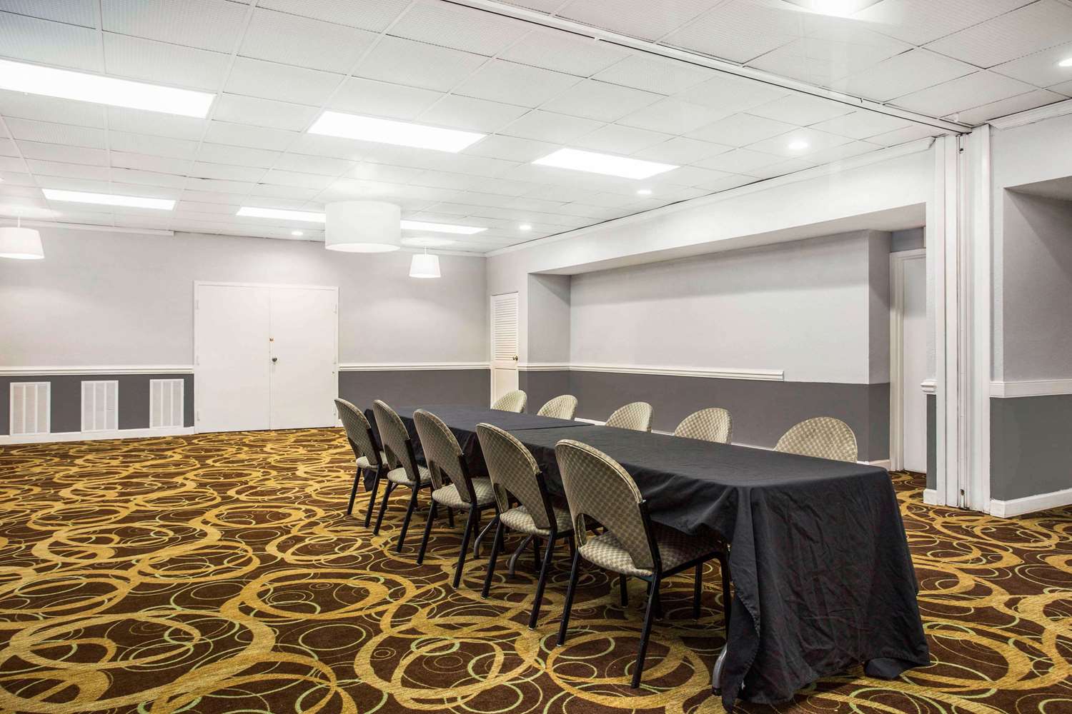 Quality Inn and Suites University Area NC 23/31