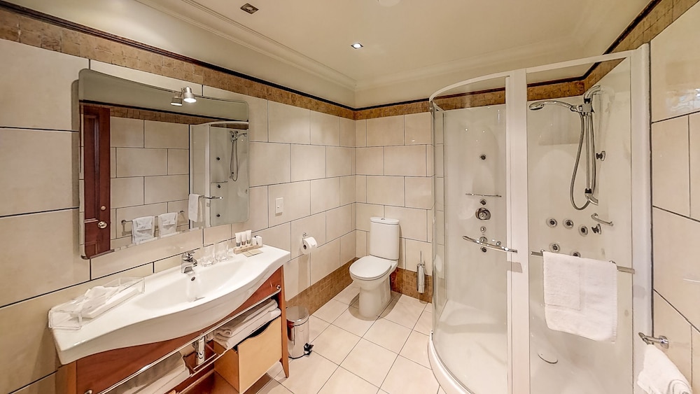 LAKE KARAPIRO LODGE 49/50