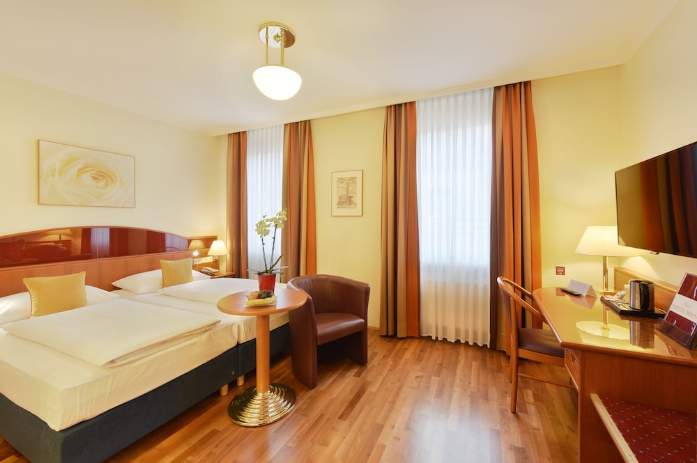 PREMIUM, DOUBLE BED, COURTYARD VIEW