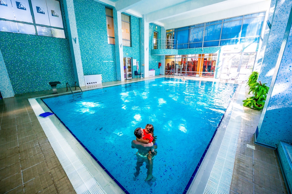 swimming pool spa