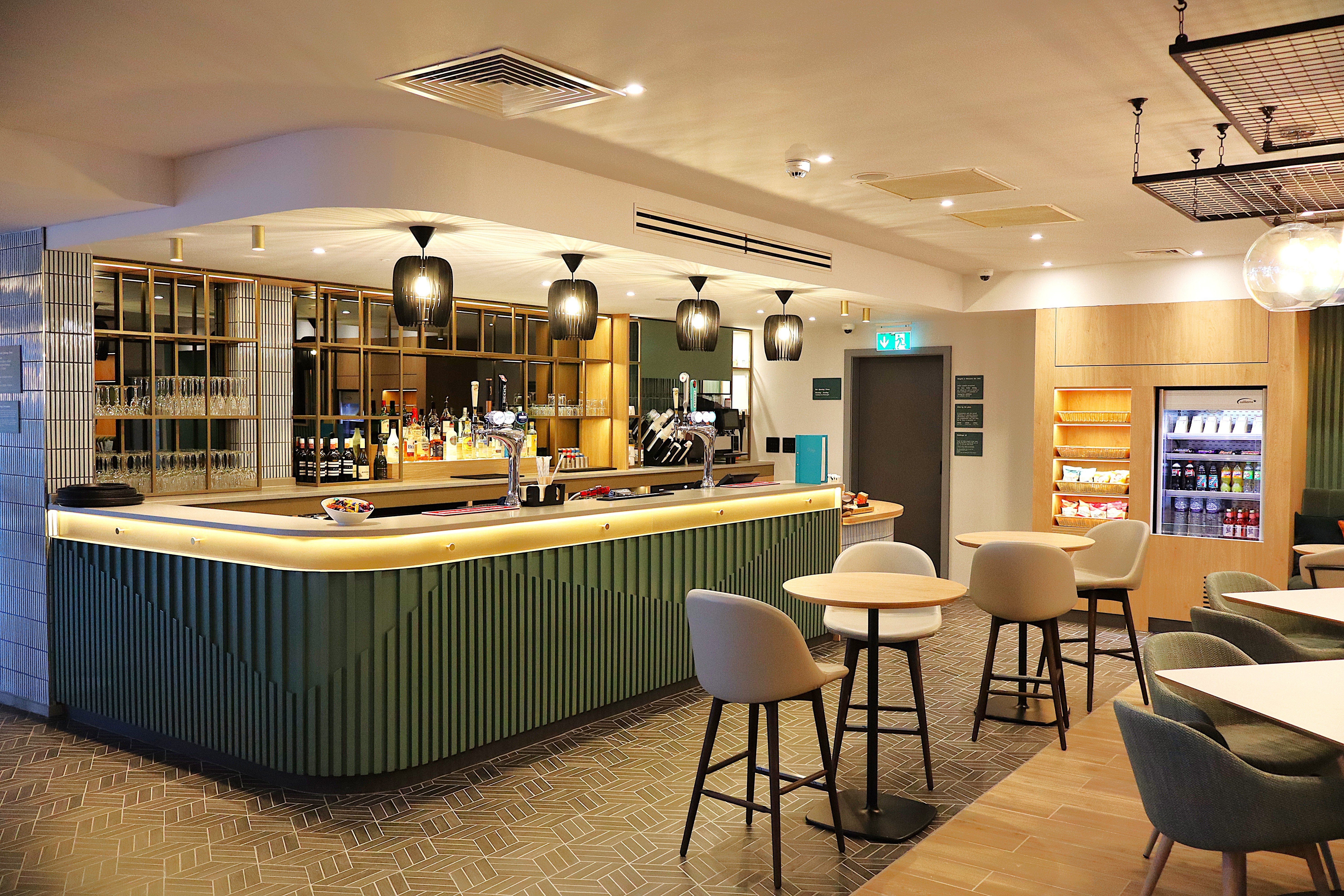 London Luton Vale Hotel 25/37