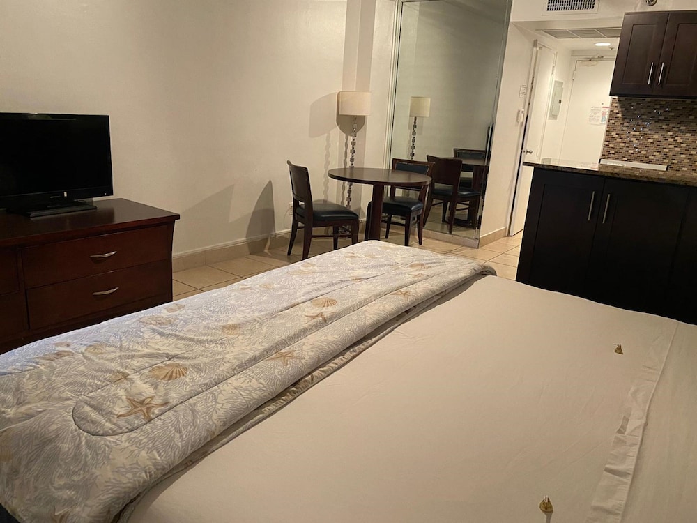 Ocean Front Casablanca Studios with FULL KITCHENS & Beach access By BL Rentals 36/50