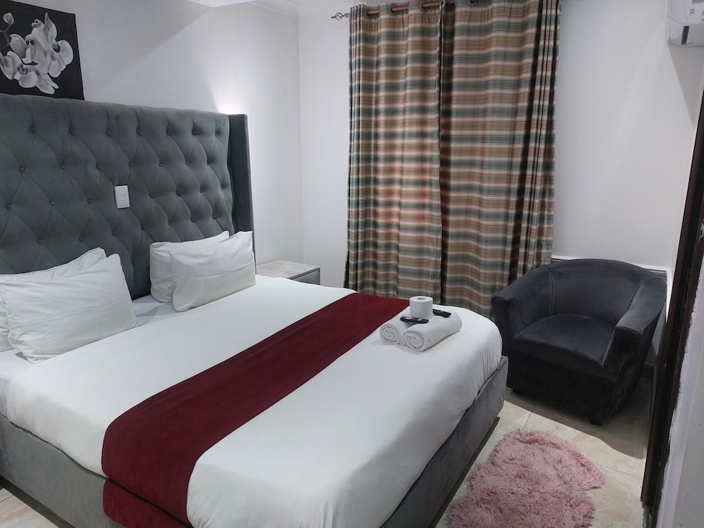 Gold Crown International Hotel 17/50